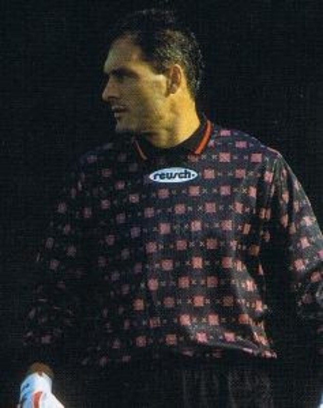 Sport Comércio e Salgueiros 1997-98 GK 2 Kit