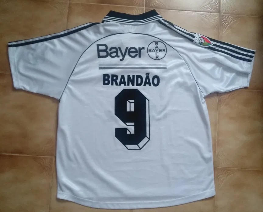 Vitória SC 1999-00 Home Kit