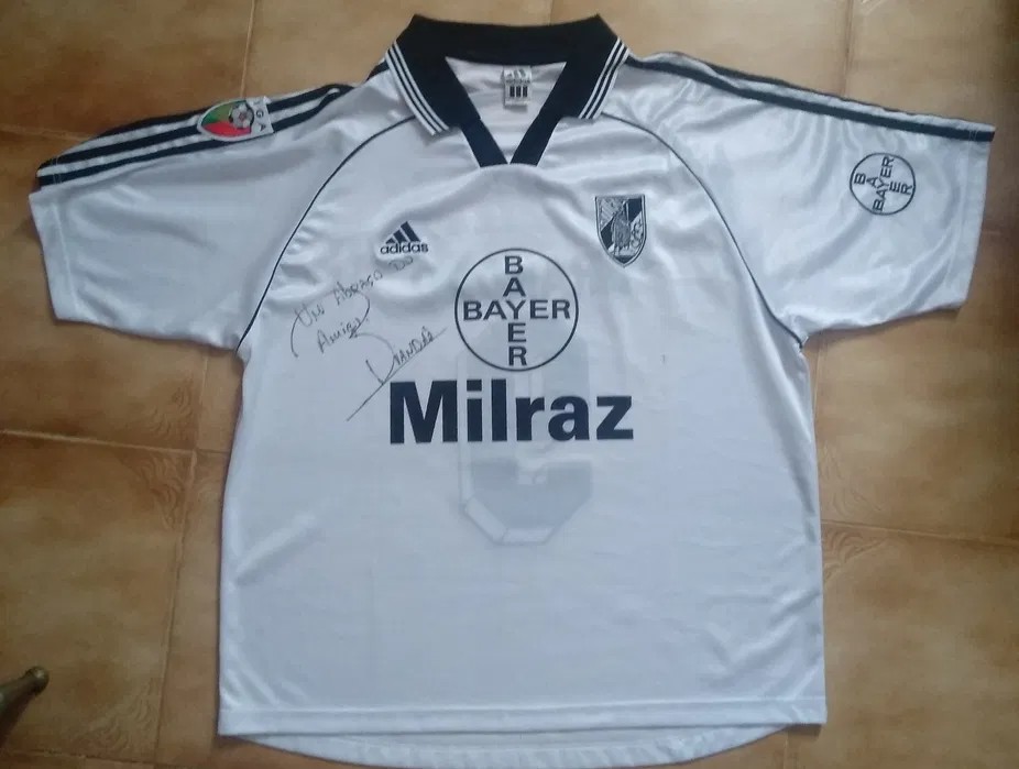 Vitória SC 1999-00 Home Kit