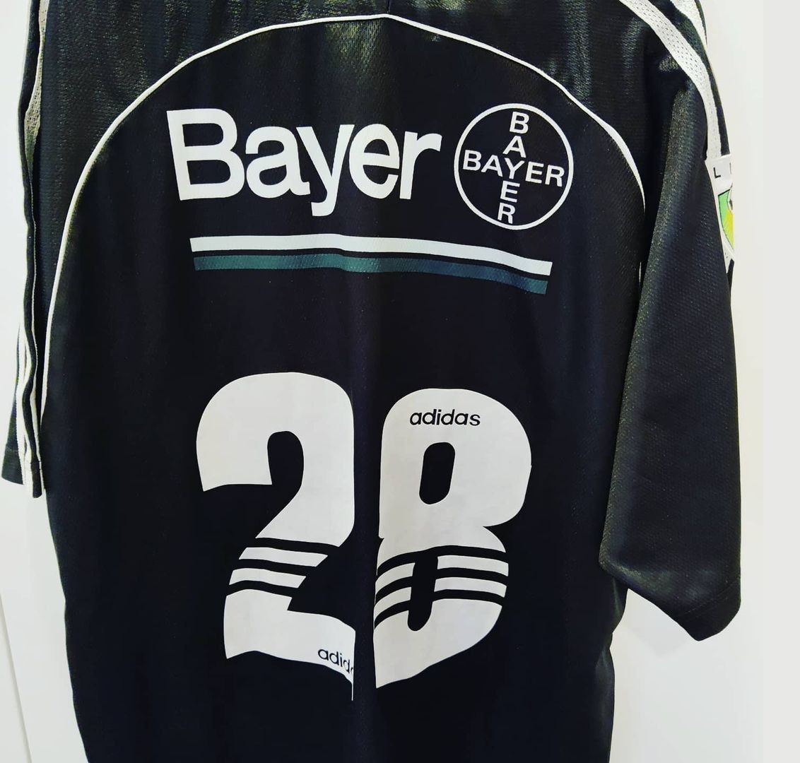 Vitória SC 1999-00 Away Kit