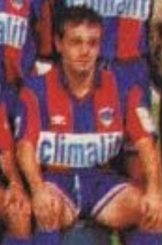 GD Chaves 1997-98 Home Kit