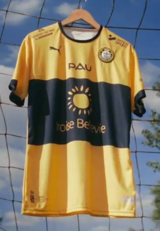 Pau FC 2022-23 Home Kit