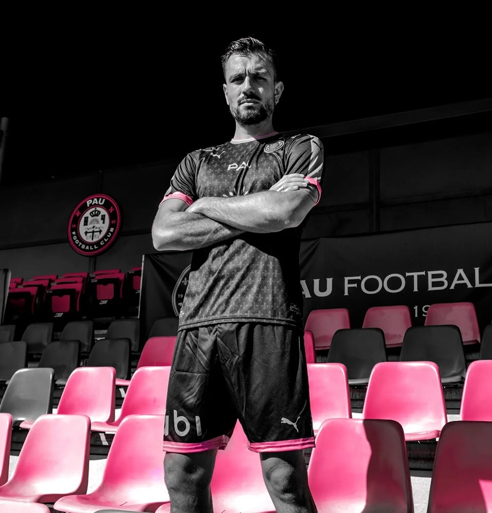 Pau FC 2022-23 Third Kit