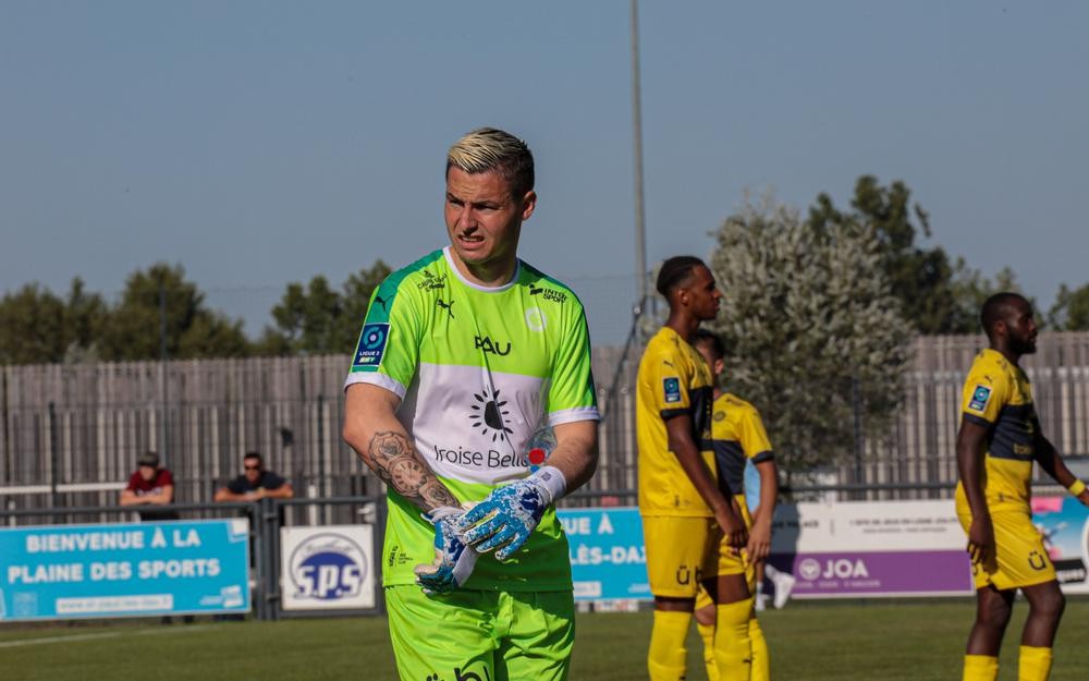 Pau FC 2022-23 GK Kit