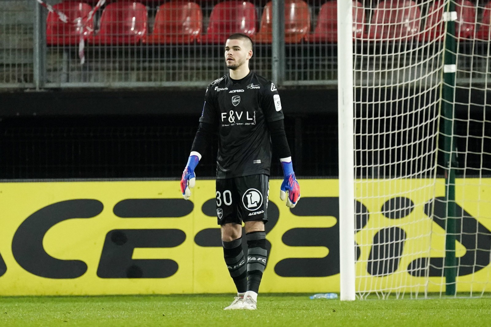 Valenciennes 2021-22 GK 1 Kit