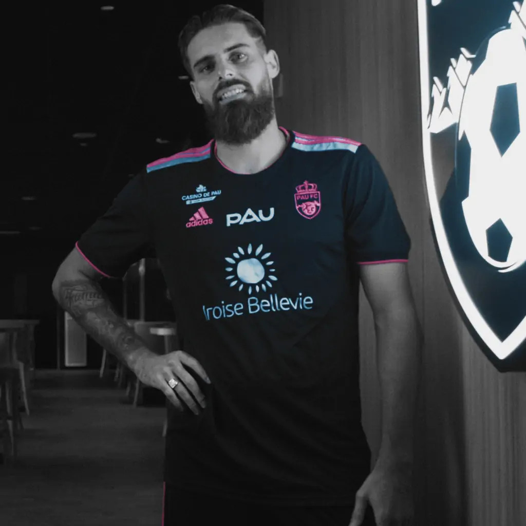 Pau FC 2021-22 Third Kit