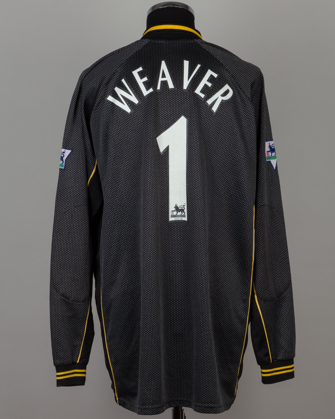 Manchester City 2000-01 GK 2 Kit