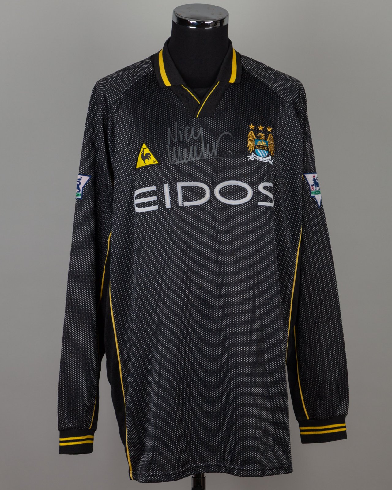 Manchester City 2000-01 GK 2 Kit