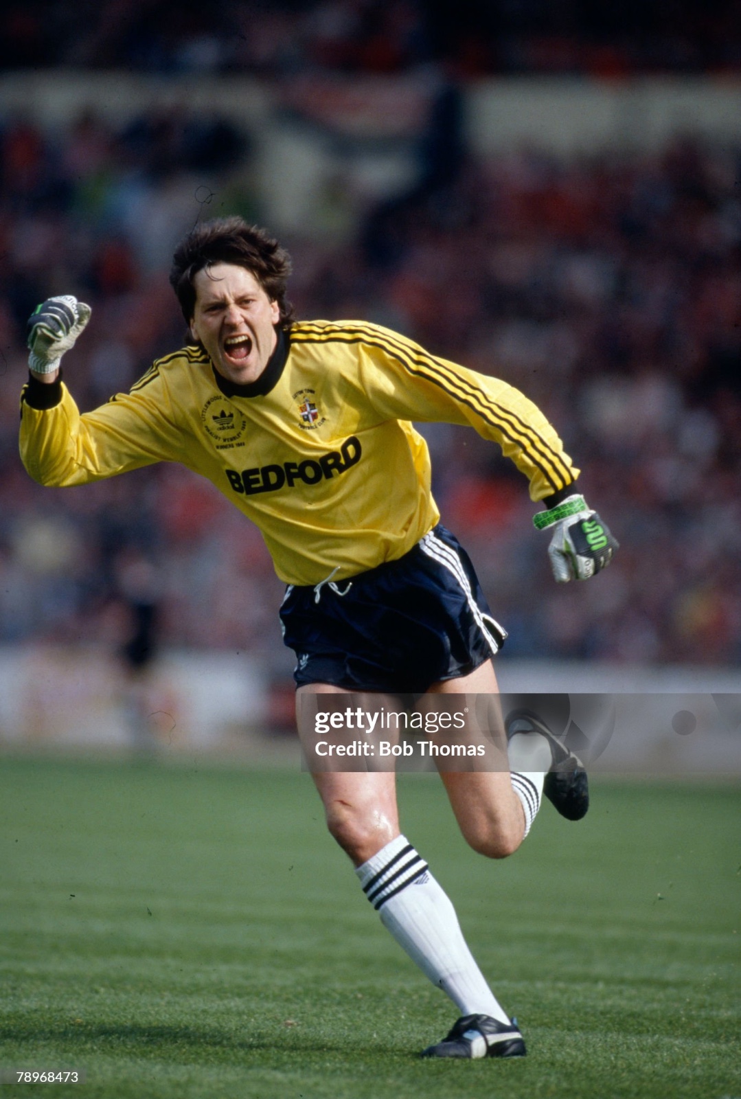 Luton Town 1988-89 GK 1 Kit