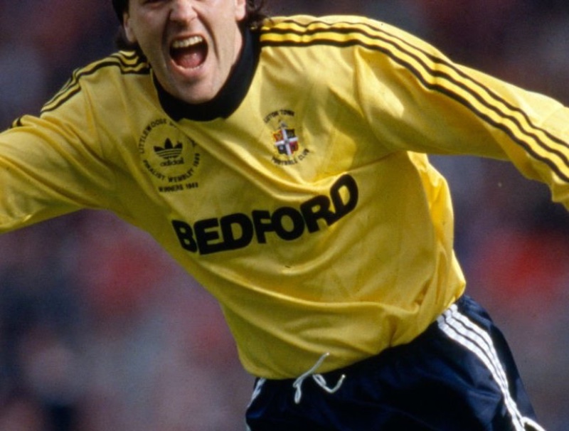 Luton Town 1988-89 GK 1 Kit