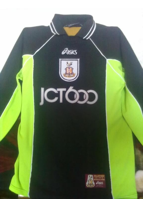 Bradford City 2000-01 GK 2 Kit