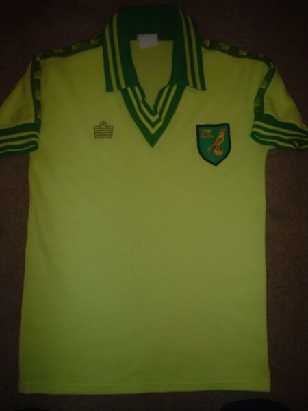 Norwich City 1976-77 Home Kit