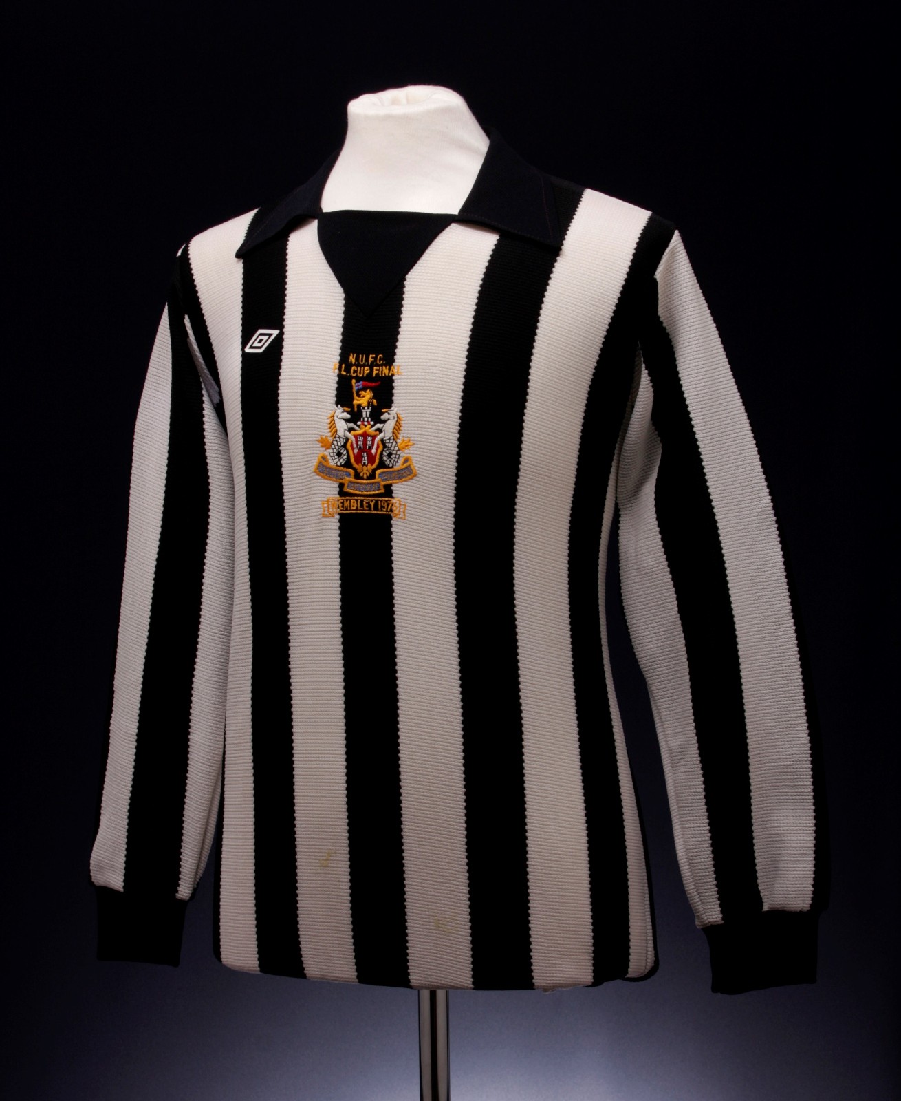 Newcastle United 1975-76 EFL Cup Final Kit