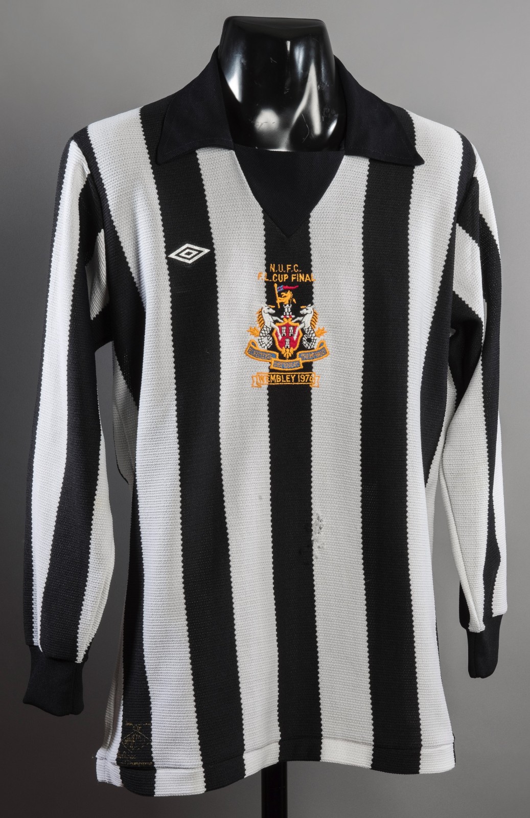 Newcastle United 1975-76 EFL Cup Final Kit