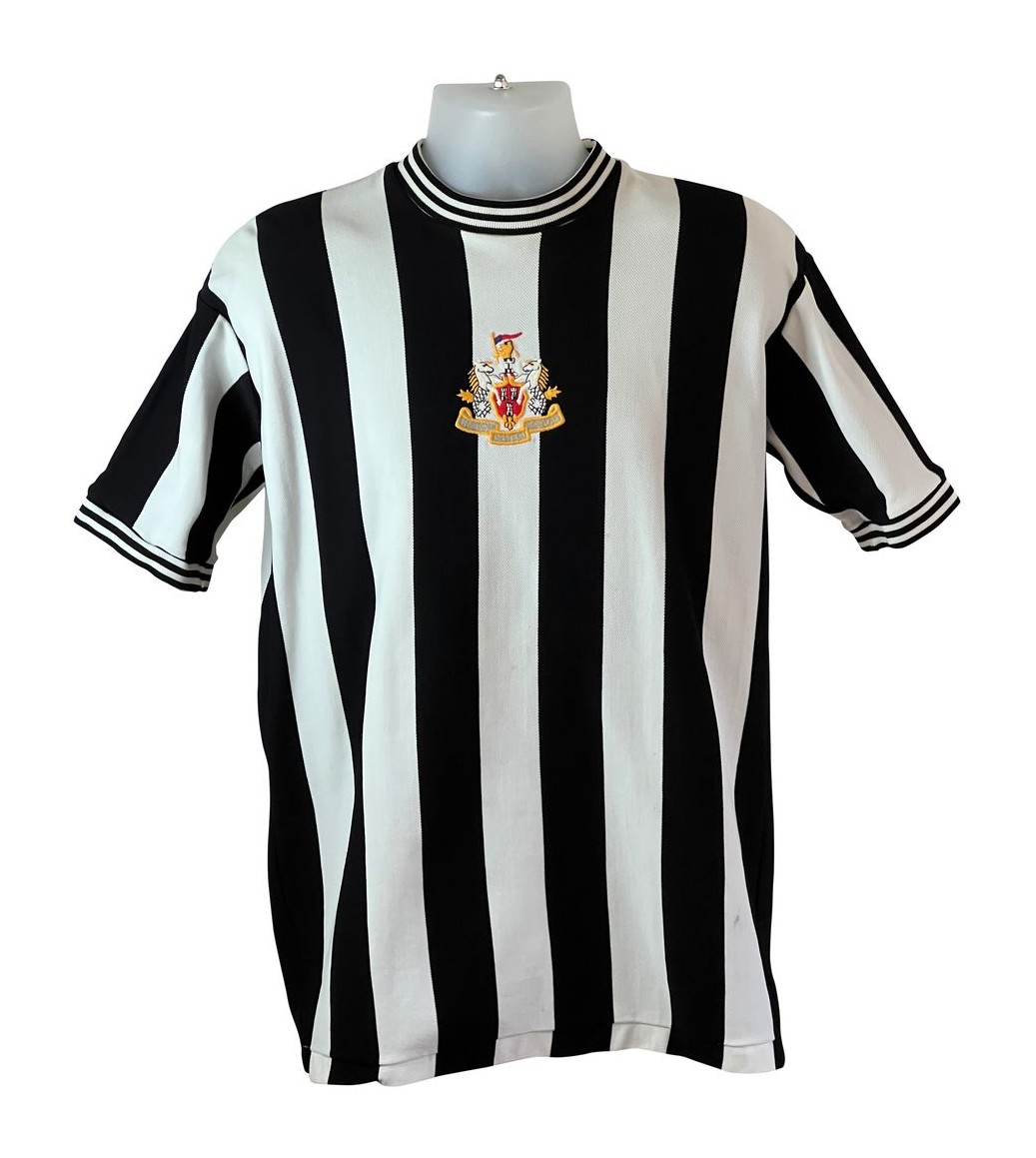 Newcastle United 1973-74 Home Kit