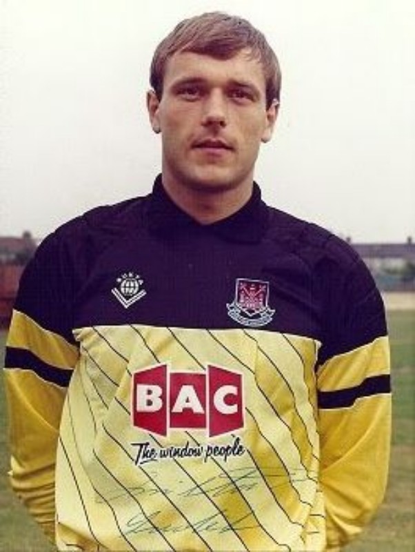 West Ham United 1990-91 GK Away Kit