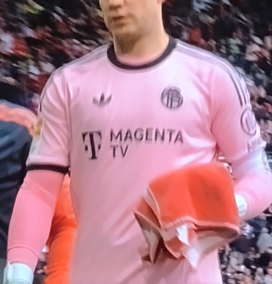 Bayern München 2025-26 GK 6 V2 Kit