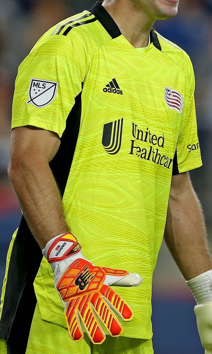 New England Revolution 2021 GK 2 Kit