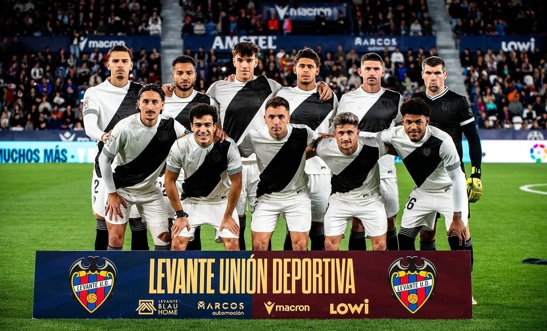 Levante UD 2025-26 Retro GK Kit