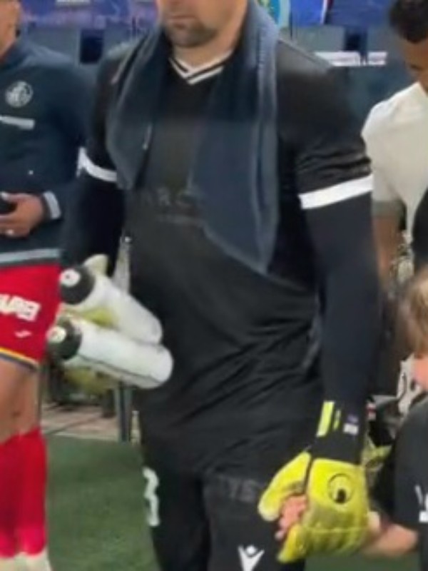 Levante UD 2025-26 Retro GK Kit