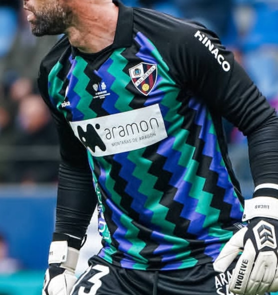SD Huesca 2025-26 Retro GK Kit