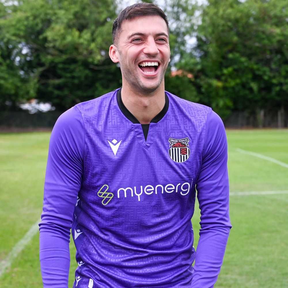 Grimsby Town 2022-23 GK 1 Kit