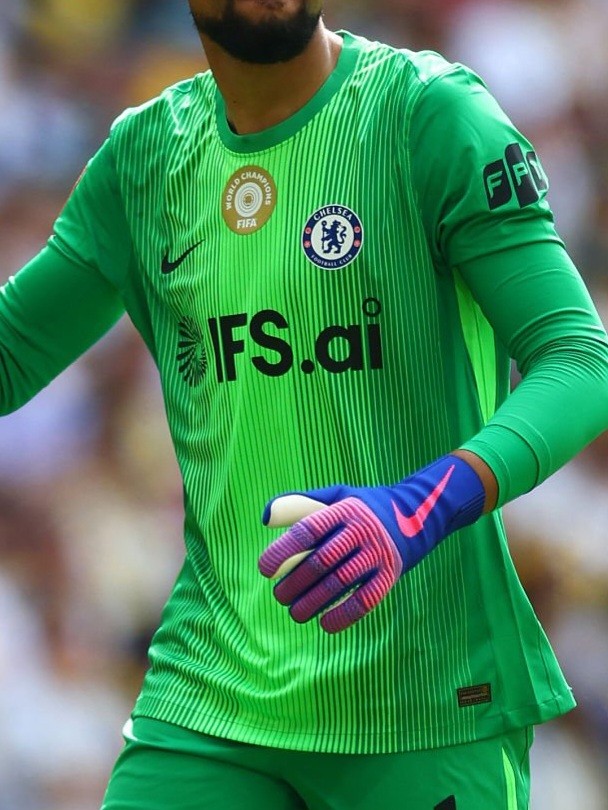 Chelsea FC 2025-26 GK 2 V3 Kit