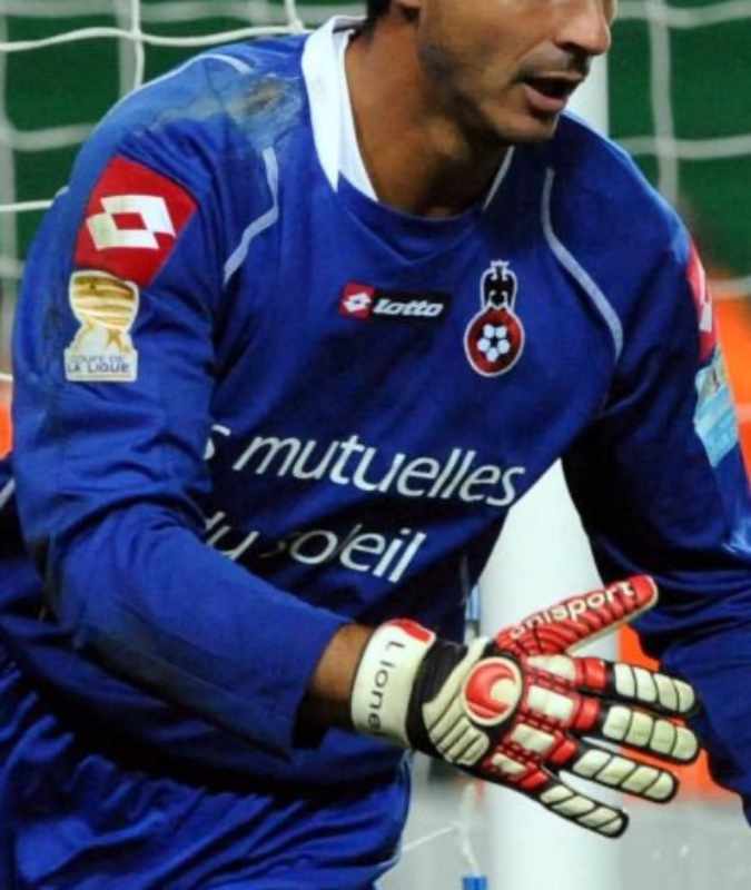 Nice 2009-10 GK 2 Kit