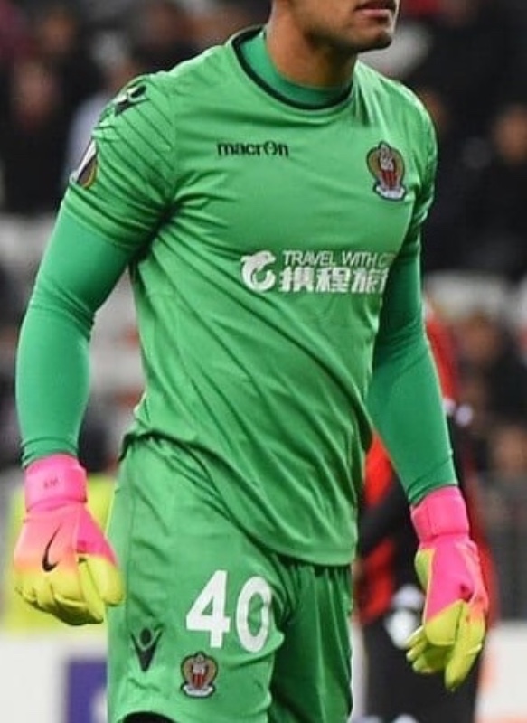 Nice 2016-17 GK 1 Kit