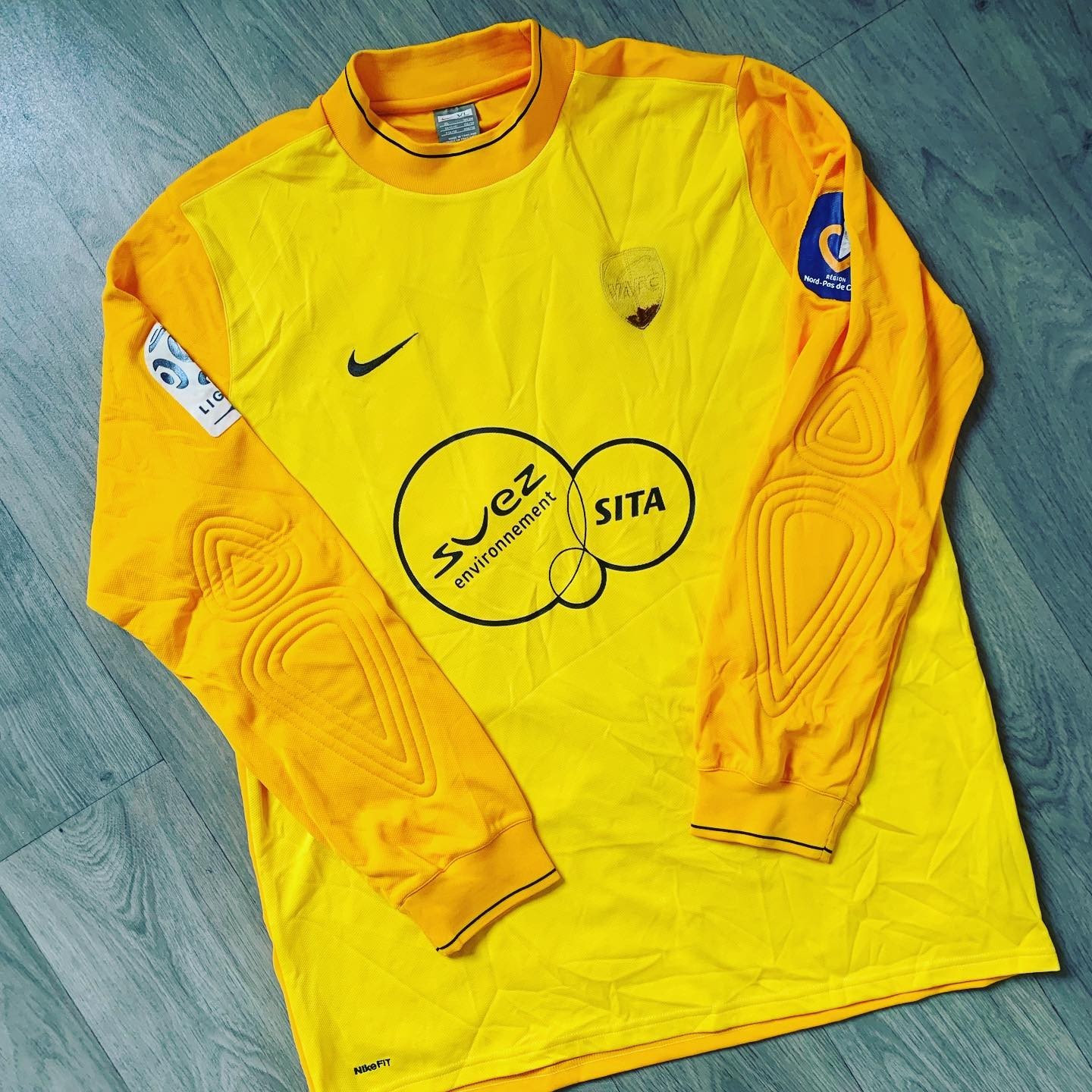 Valenciennes 2009-10 GK 2 Kit