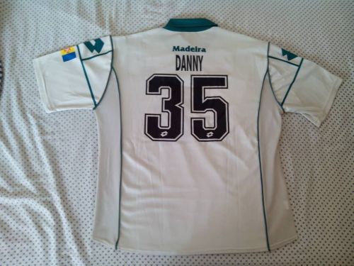 Maritimo 2001-02 Away Kit