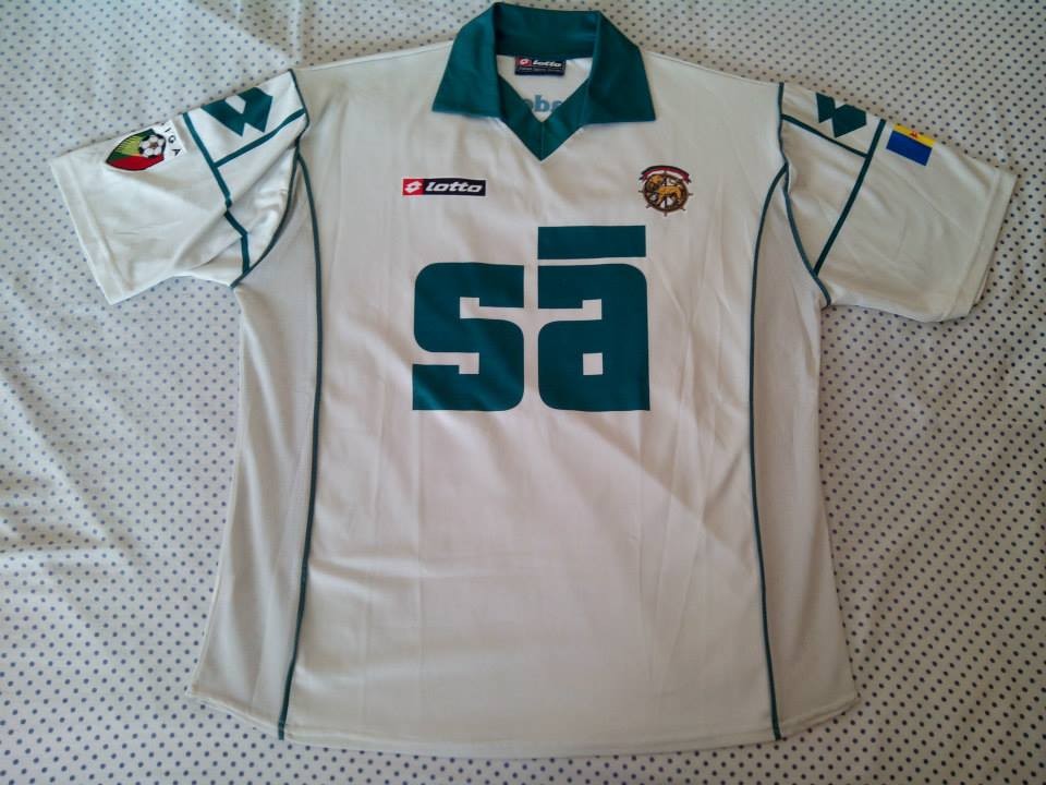Maritimo 2001-02 Away Kit