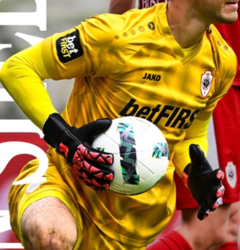 Royal Antwerp 2024-25 GK 1 Kit