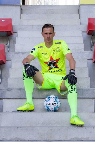 Zulte Waregem 2021-22 GK Away Kit