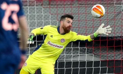 Olympiacos Piraeus 2020-21 GK 2 Kit