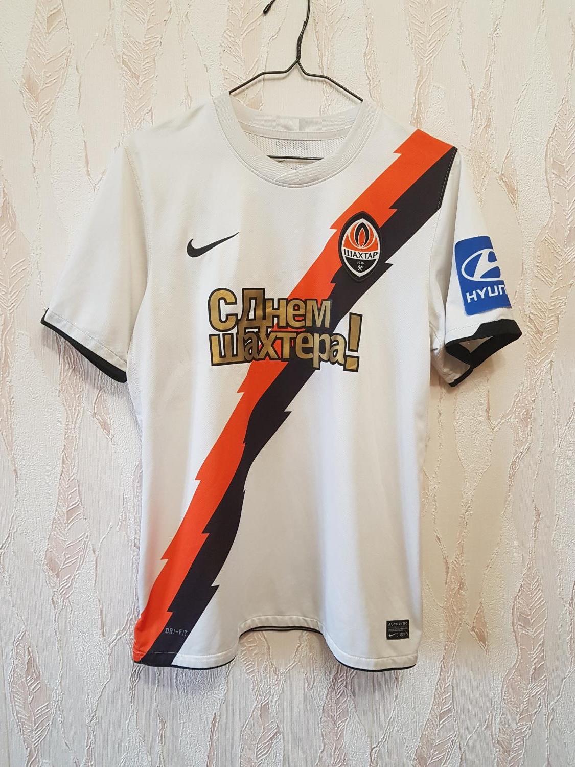 Shakhtar Donetsk 2011-12 Away V2 Kit