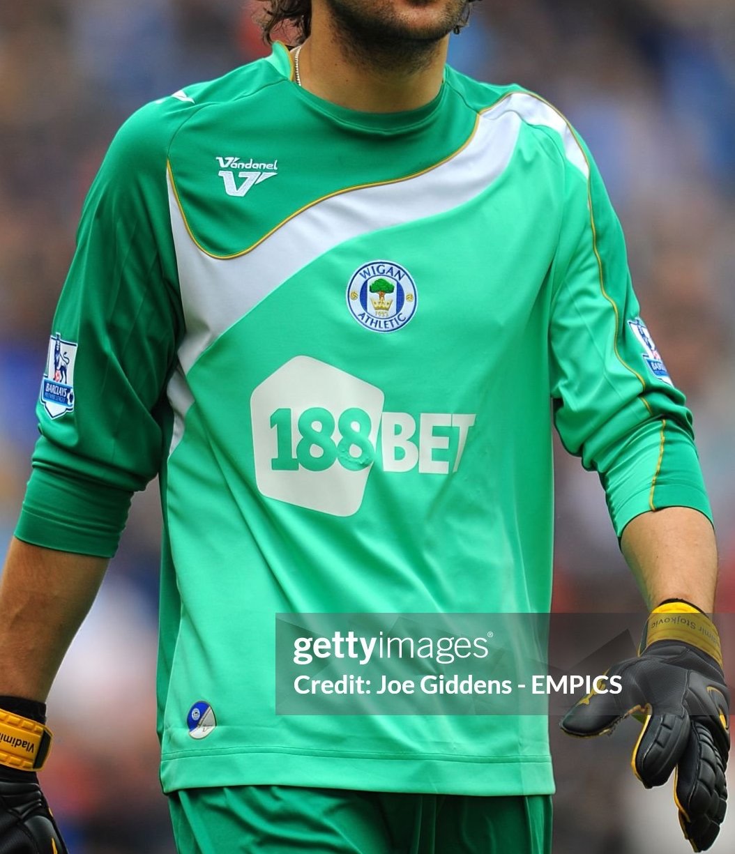 Wigan Athletic 2009-10 GK Home Kit