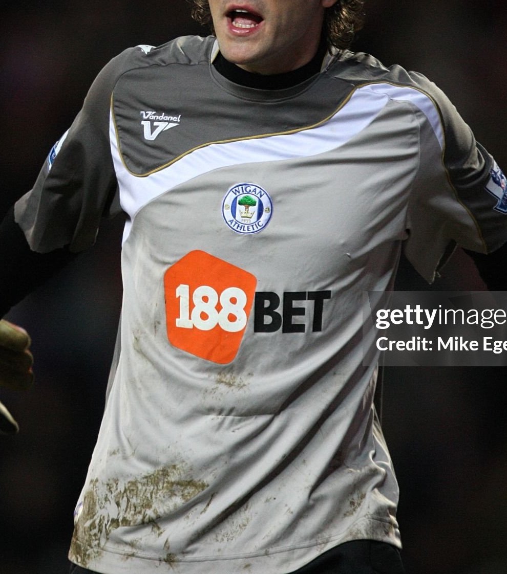Wigan Athletic 2009-10 GK Away Kit