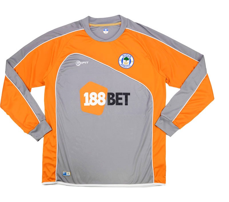 Wigan Athletic 2010-11 GK Away Kit