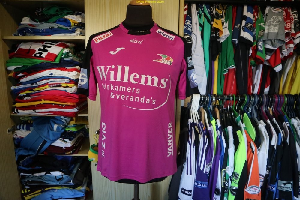 KV Oostende 2018-19 GK Kit