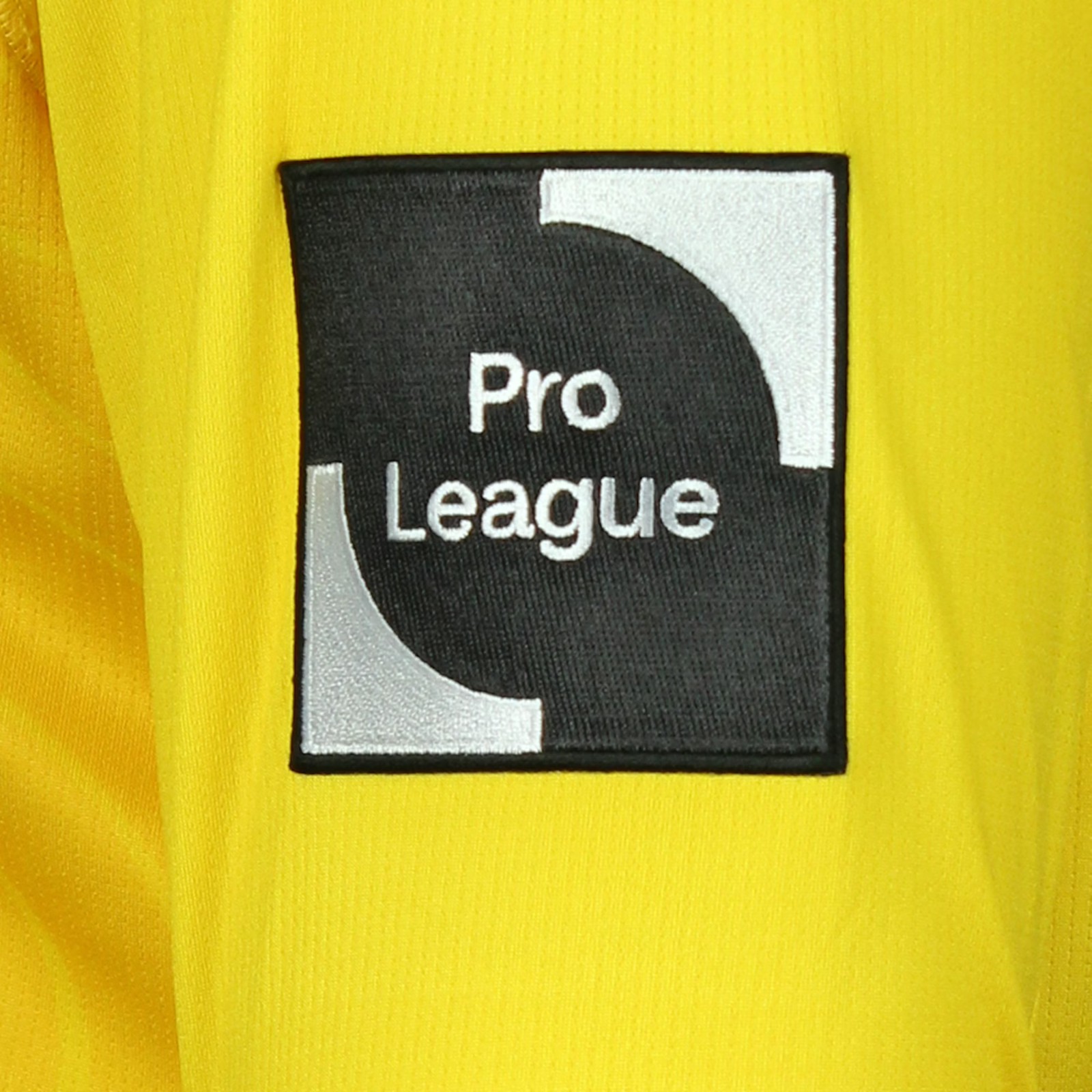Royal Charleroi 2021-22 GK 1 Kit