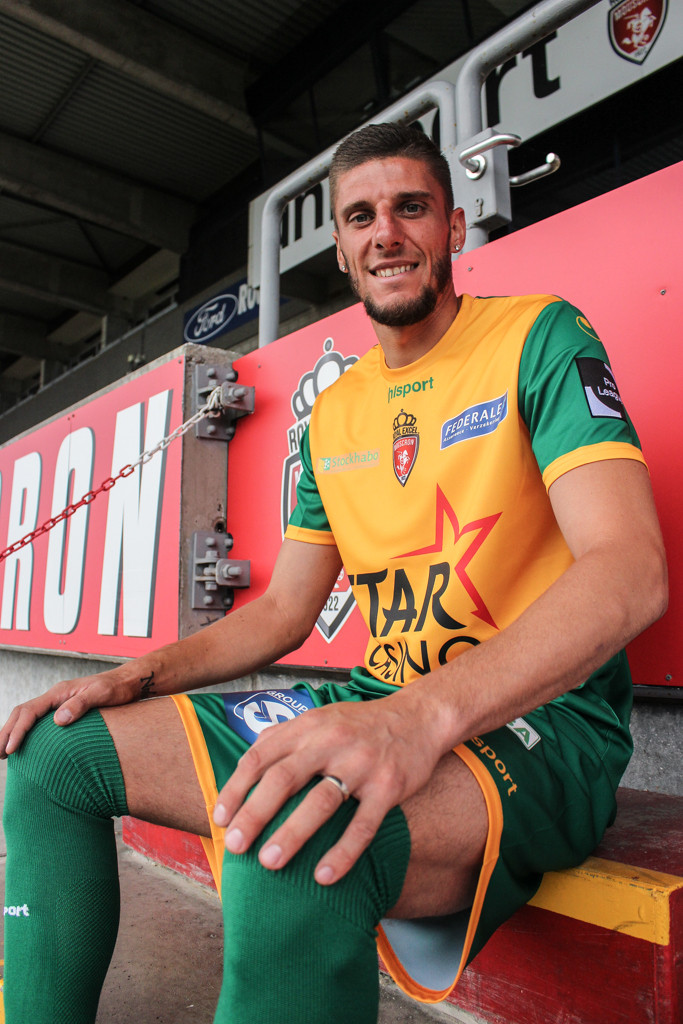 Royal Excel Mouscron 2021-22 Away Kit
