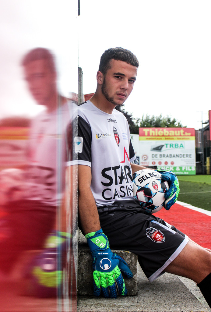 Royal Excel Mouscron 2021-22 GK Kit