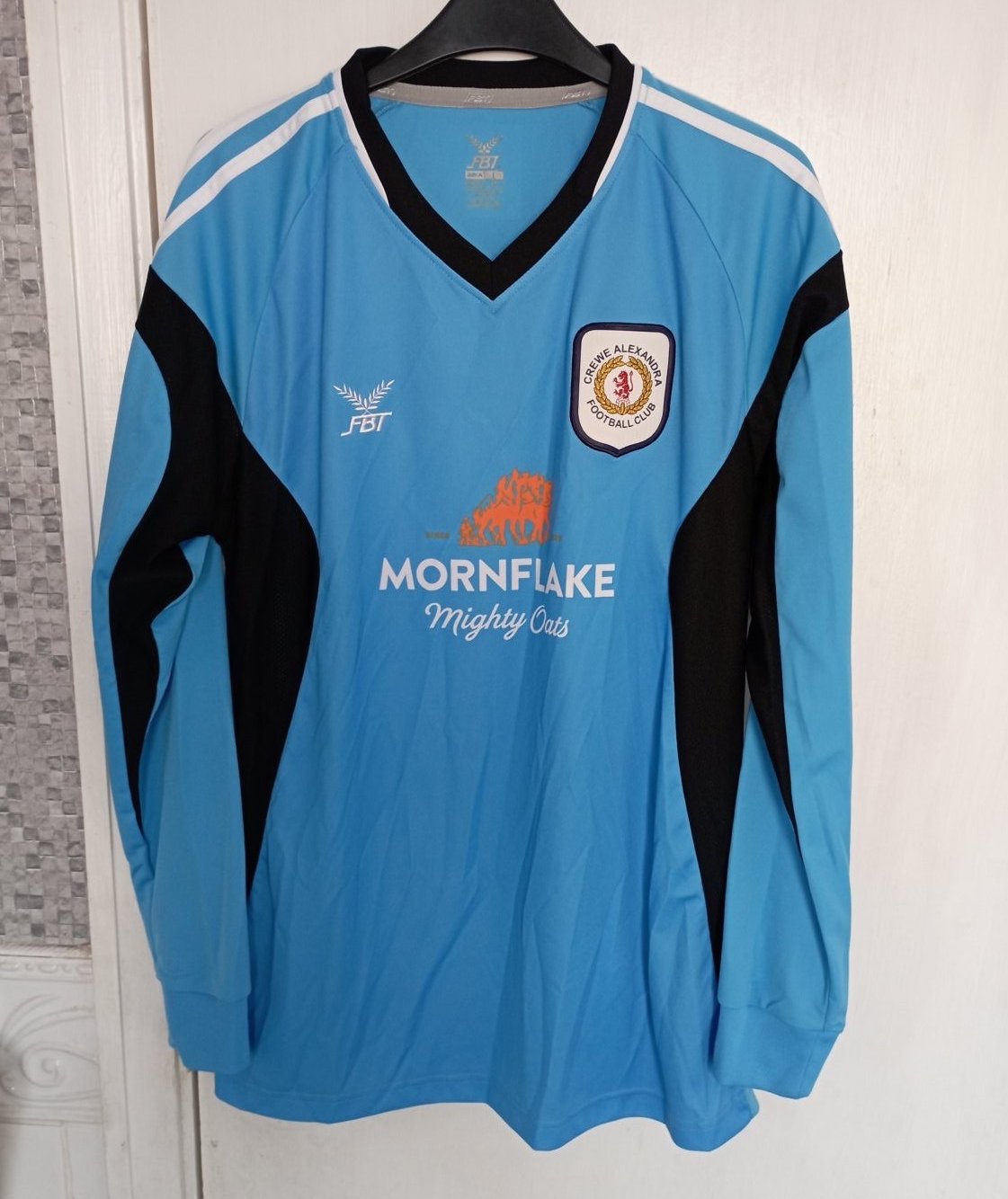 Crewe Alexandra 2017-18 GK 1 Kit