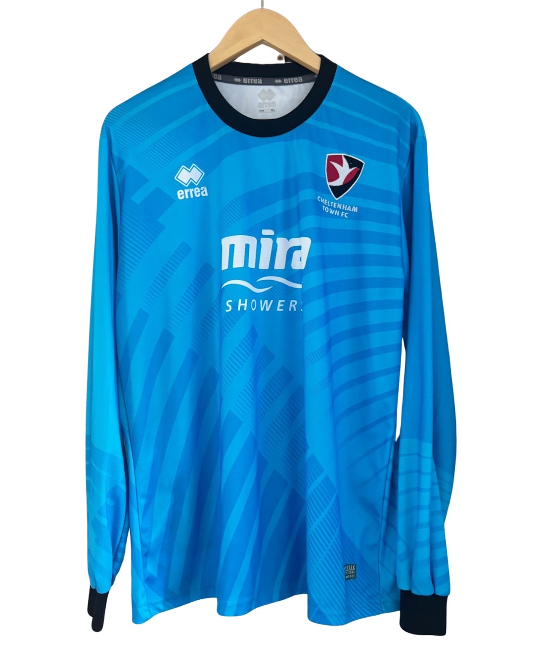 Cheltenham Town 2017-18 GK 1 Kit