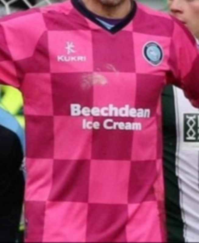 Wycombe Wanderers 2014-15 GK 1 Kit