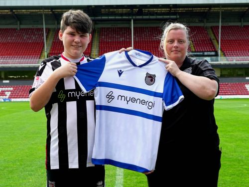 Grimsby Town 2023-24 Third Kit