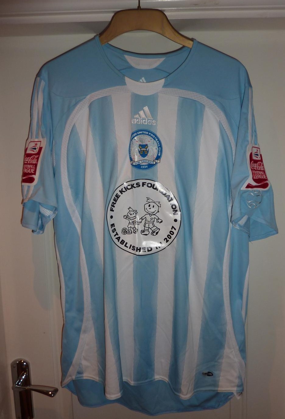 Peterborough United 2009-10 Away V2 Kit