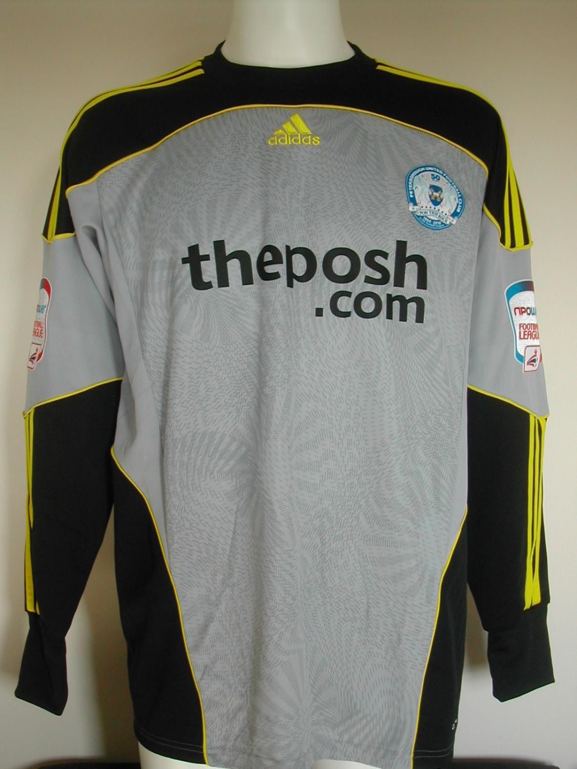 Peterborough United 2010-11 GK 1 Kit