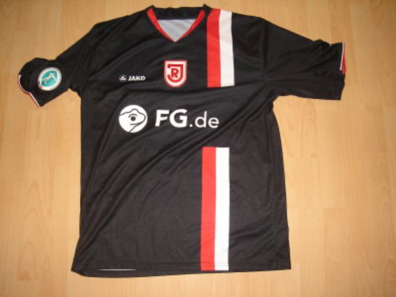 Jahn Regensburg 2011-12 Away Kit
